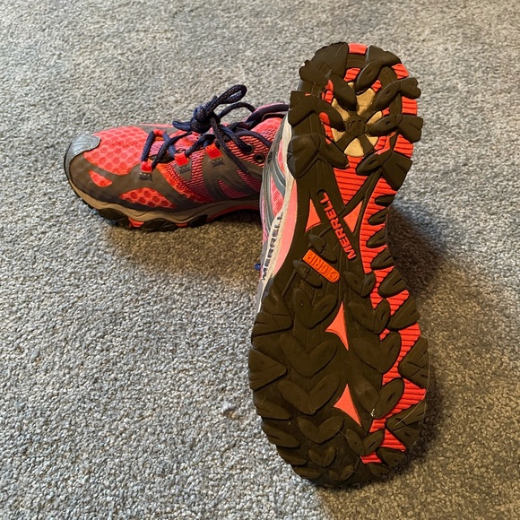 Merrell hiking shoes.  Women’s size 8 - Picture 6 of 7